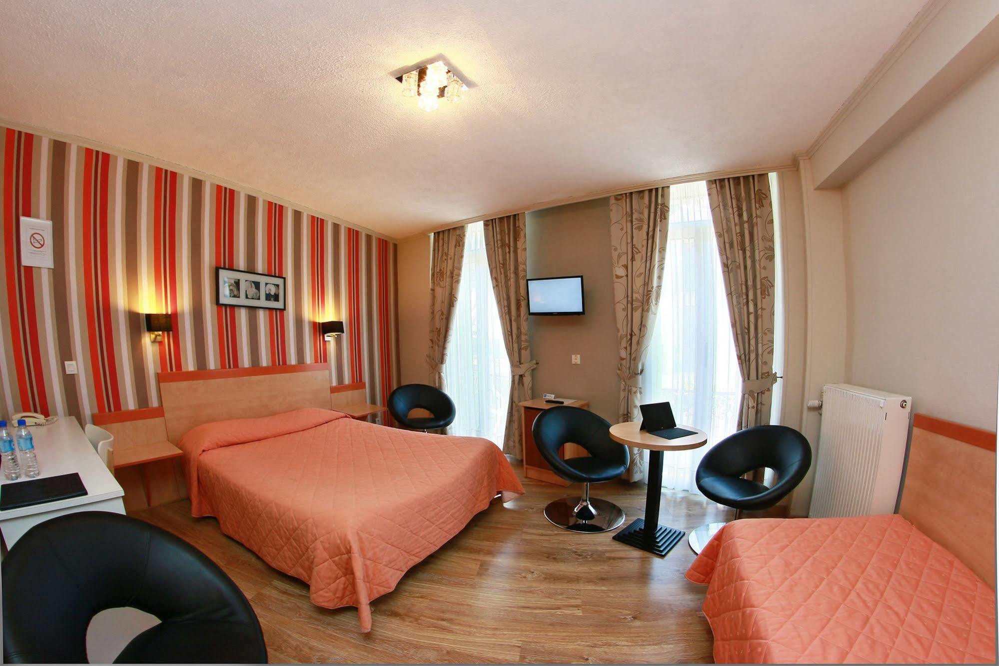Hotel Panoramic Bagneres-de-Luchon Ngoại thất bức ảnh